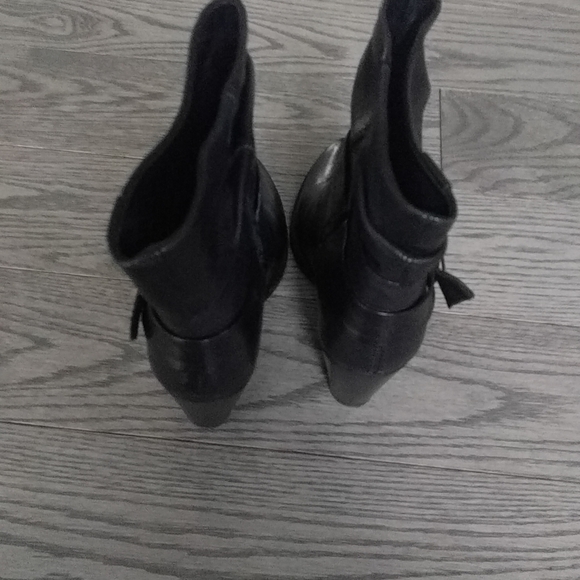 Genuine leather shoes boots by le Chateau - Picture 4 of 12